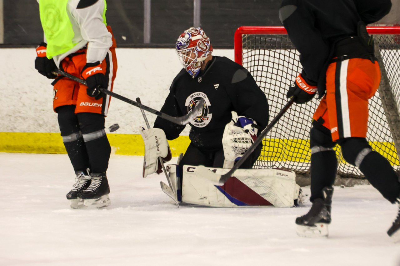 Peter Budaj sa nečakane objavil v bránke tímu NHL. 42-ročný Slovák ukázal, že stále nepatrí do starého železa