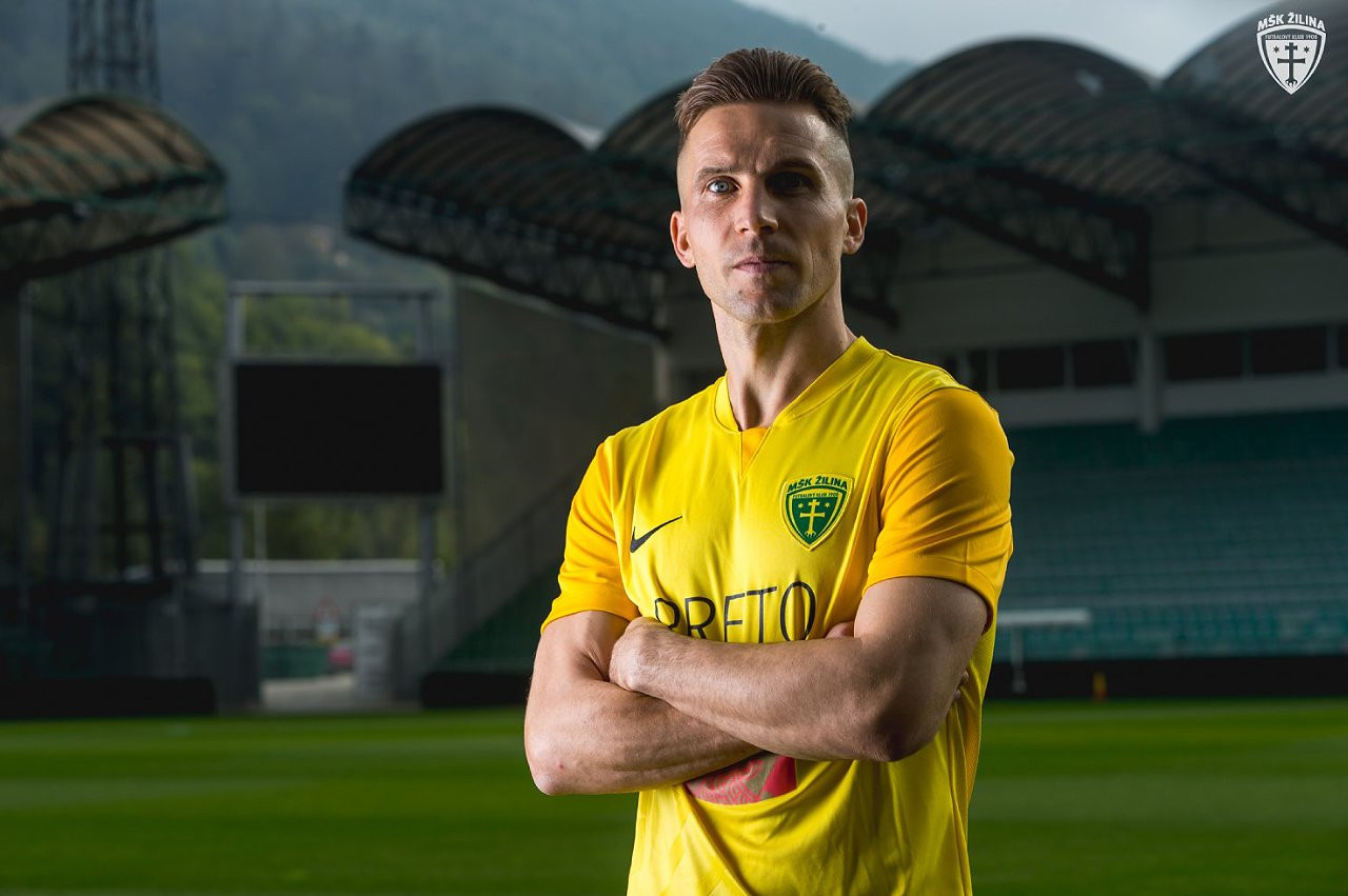 Šokujúci zvrat v prípade Pekaríka. Slovenský reprezentant má namierené k našim susedom