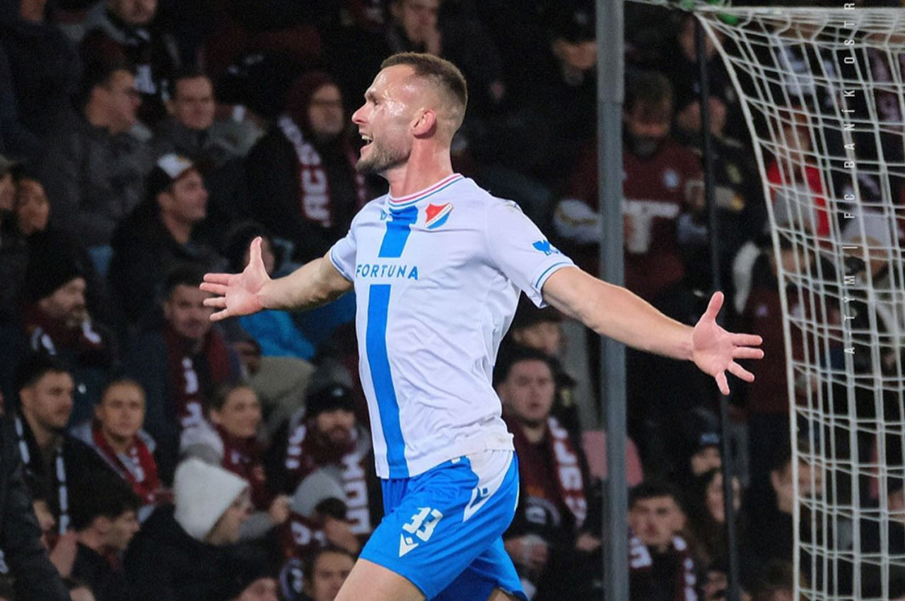 VIDEO: Slovák Erik Prekop rozhodol o triumfe Baníku Ostrava nad Spartou Praha