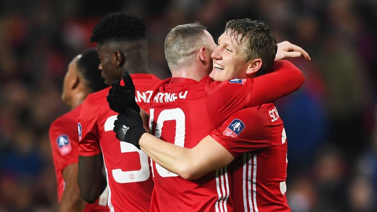 Bastian Schweinsteiger je späť: Po návrate do zostavy United strelil krásny gól! (VIDEO)