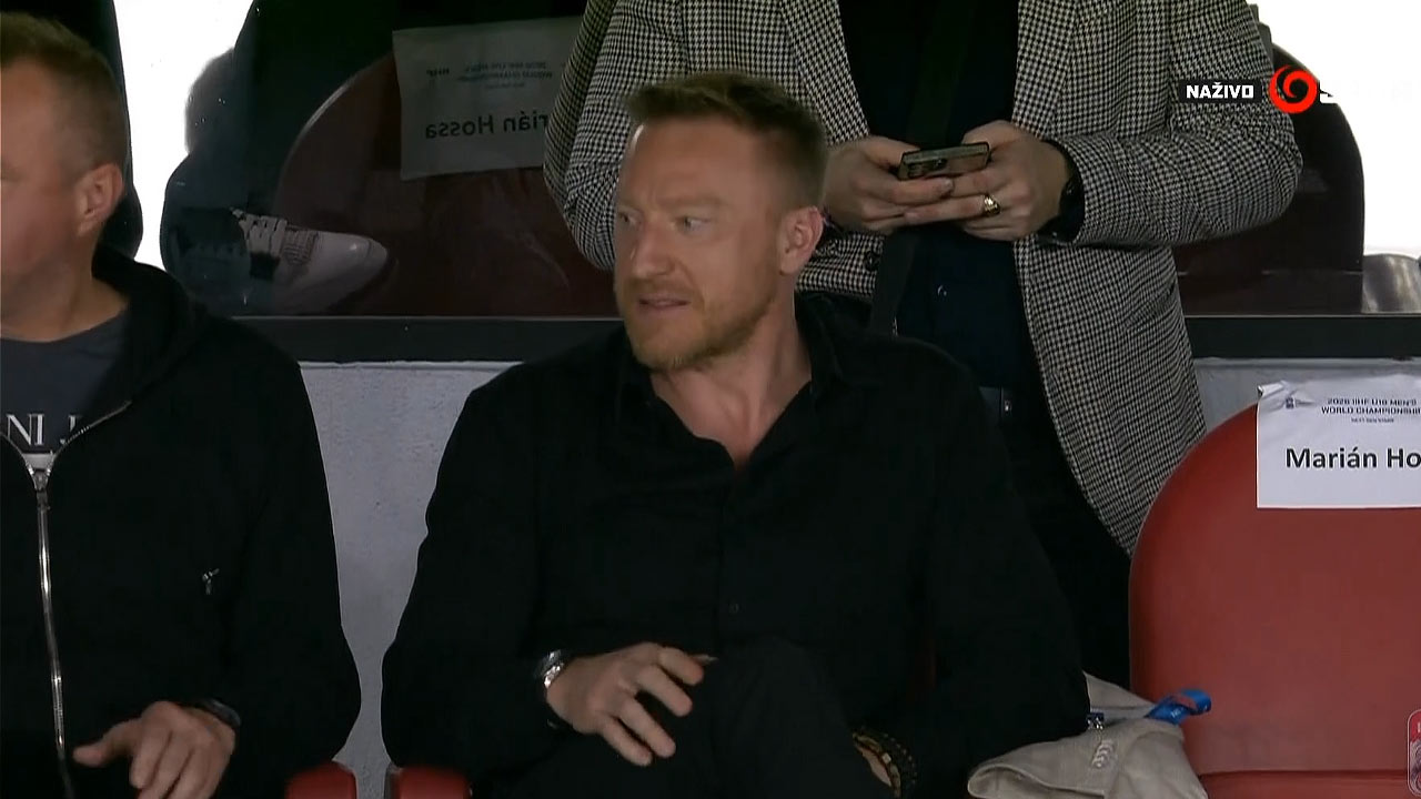 Marián Hossa sleduje na tribúne zápas Slovenska proti Fínsku